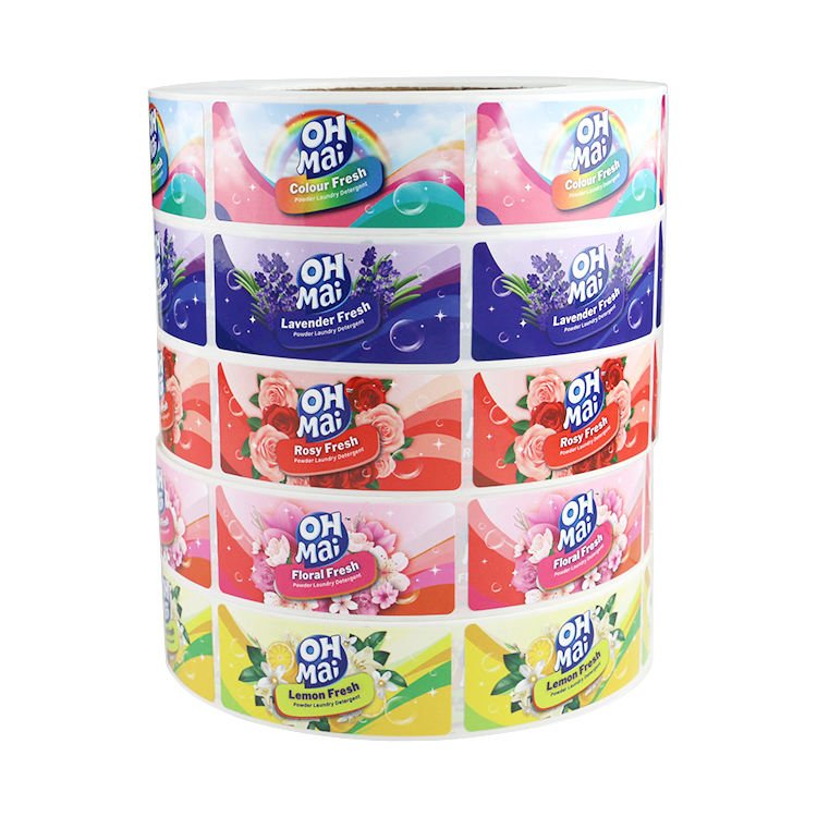 化妆品和日常必需品的彩色防水卷筒标签 -- 充满活力的印刷、耐污迹和耐用的粘合剂
